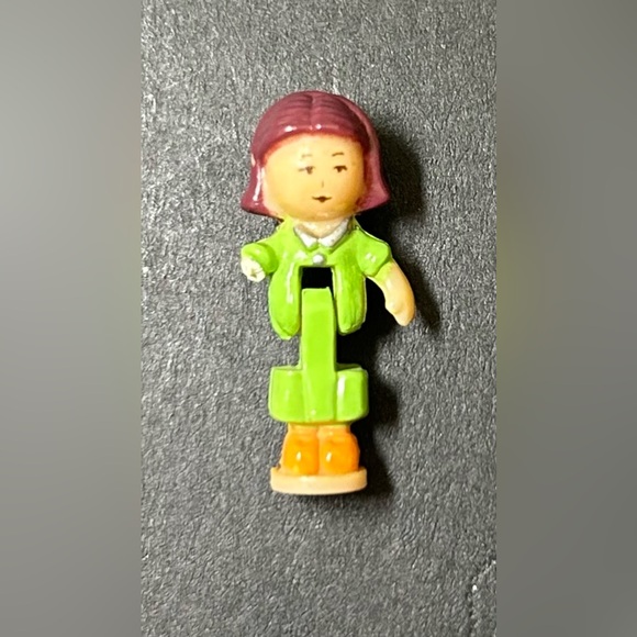 Polly Pocket Magical Movin’ Pollyville Playset - Picture 15 of 16